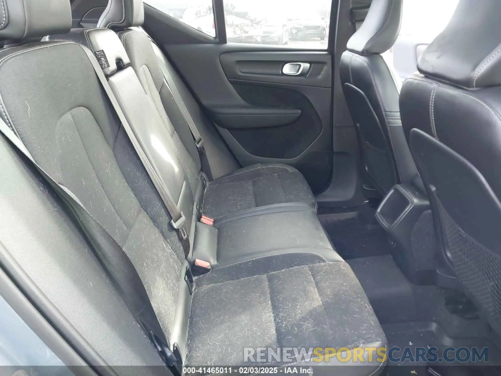 8 Photograph of a damaged car YV4162UK1L2189516 VOLVO XC40 2020
