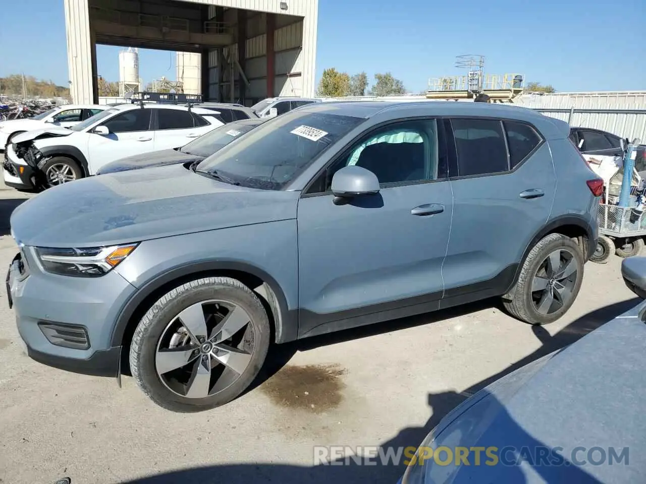 1 Photograph of a damaged car YV4162UK1L2256891 VOLVO XC40 2020