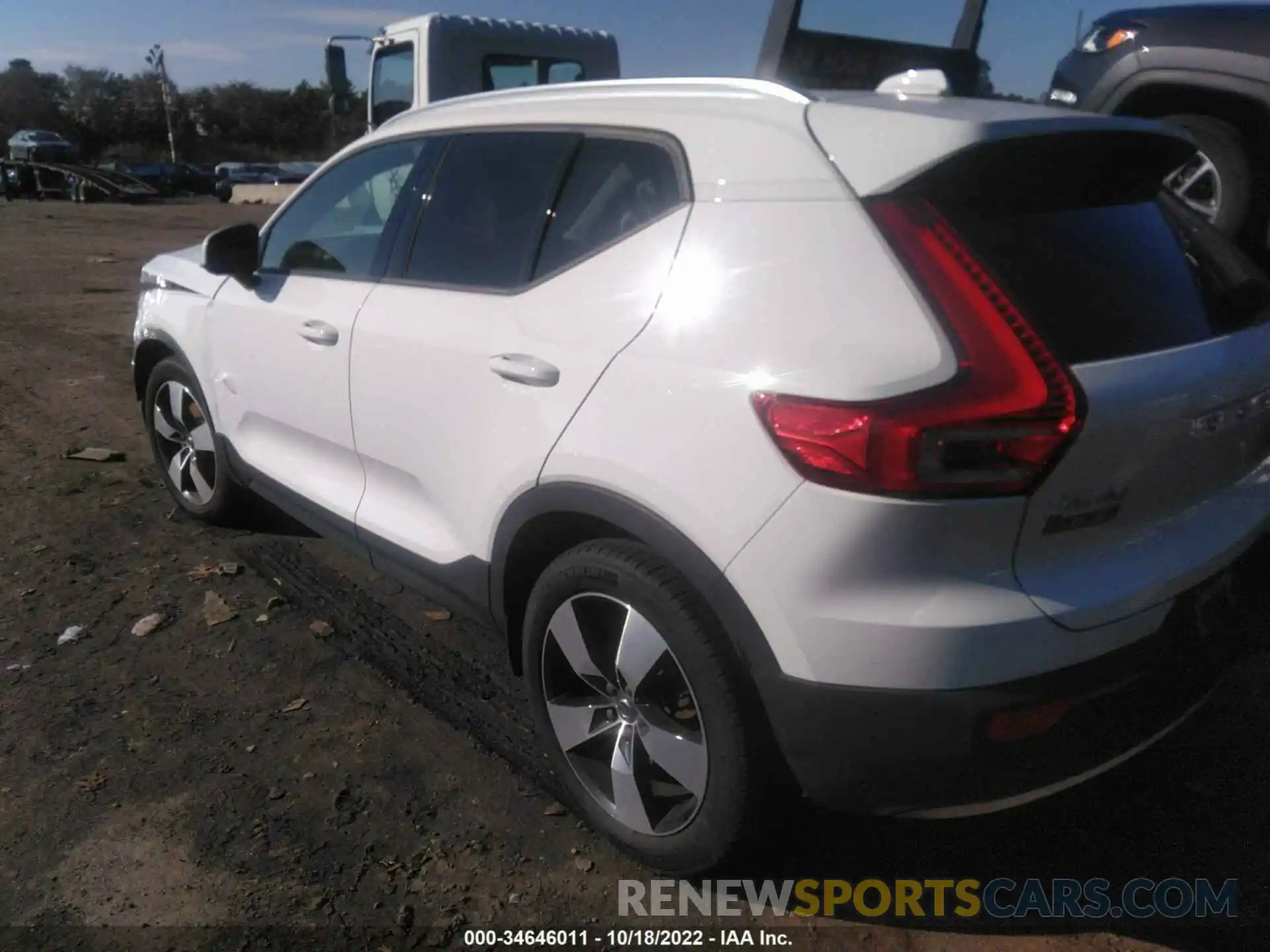 3 Photograph of a damaged car YV4162UK1L2318077 VOLVO XC40 2020