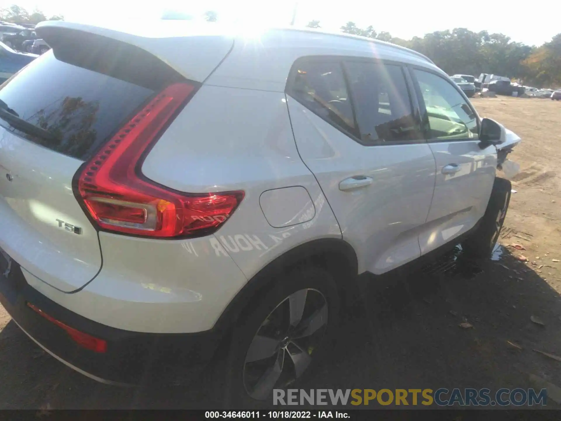 4 Photograph of a damaged car YV4162UK1L2318077 VOLVO XC40 2020