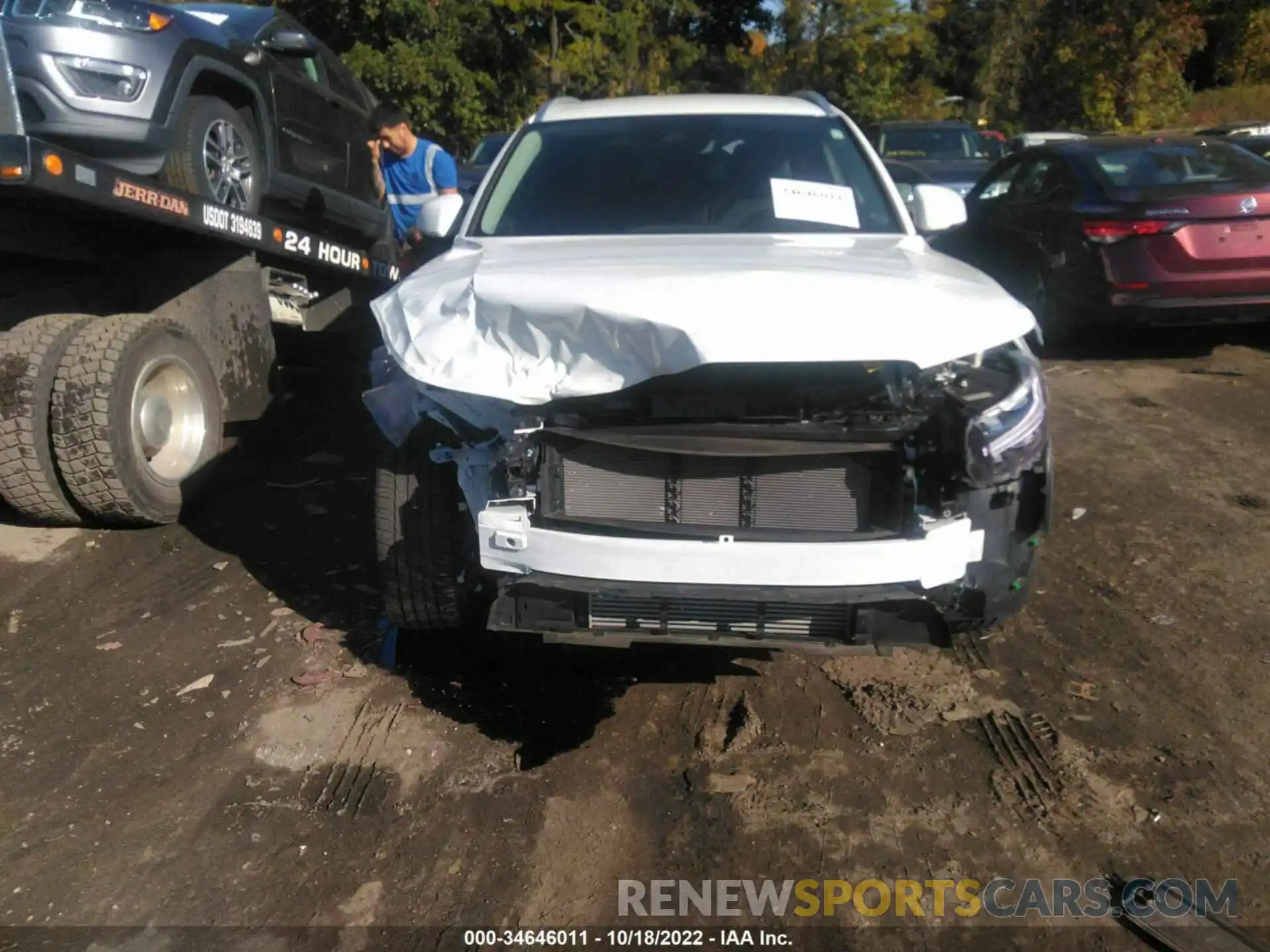 6 Photograph of a damaged car YV4162UK1L2318077 VOLVO XC40 2020