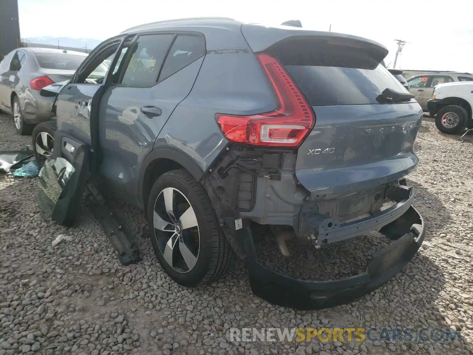 3 Photograph of a damaged car YV4162UK2L2172711 VOLVO XC40 2020