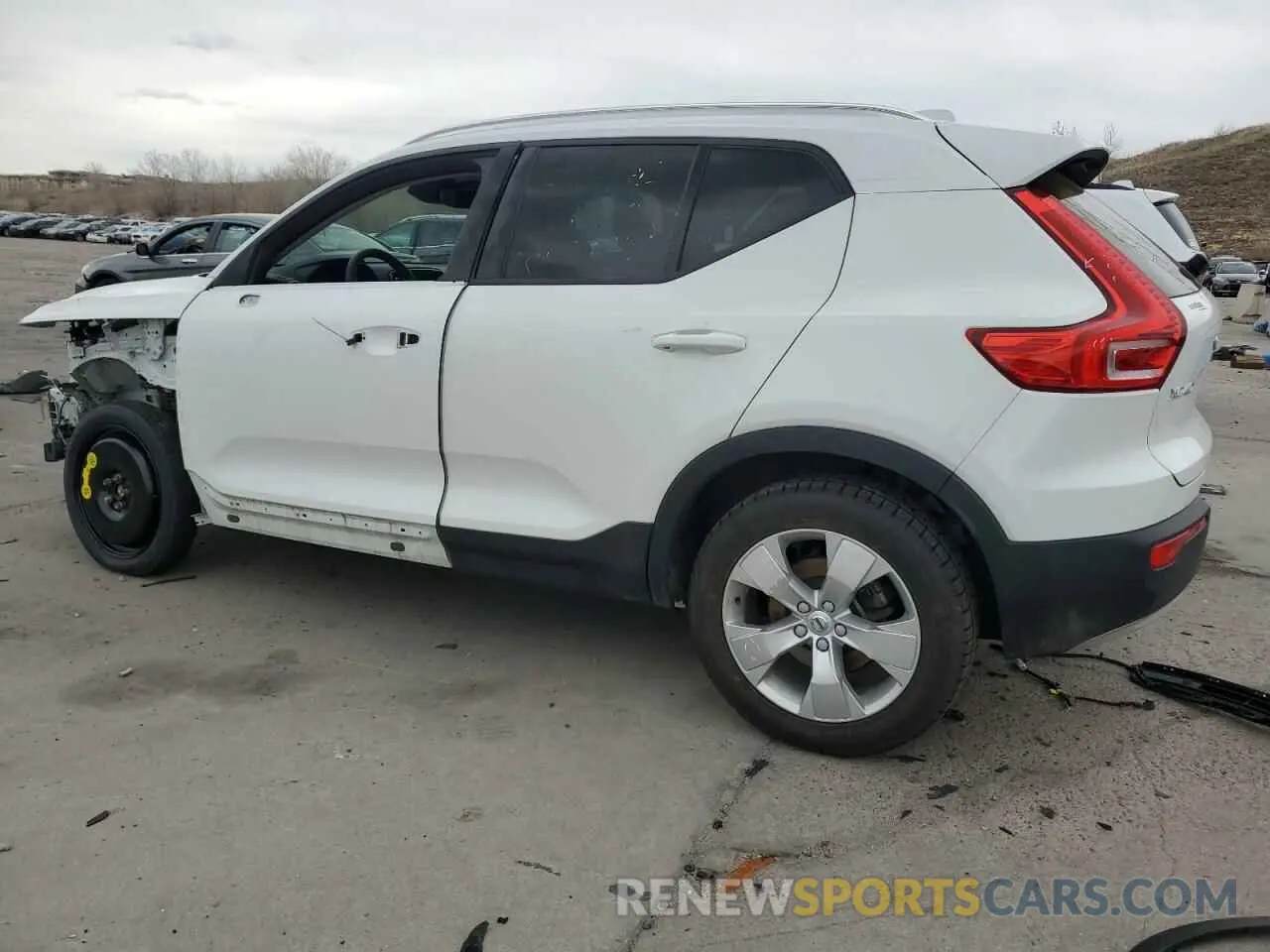 2 Photograph of a damaged car YV4162UK2L2301157 VOLVO XC40 2020