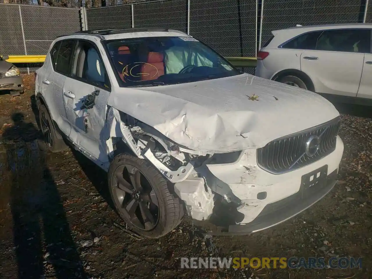 1 Photograph of a damaged car YV4162UK3L2263261 VOLVO XC40 2020