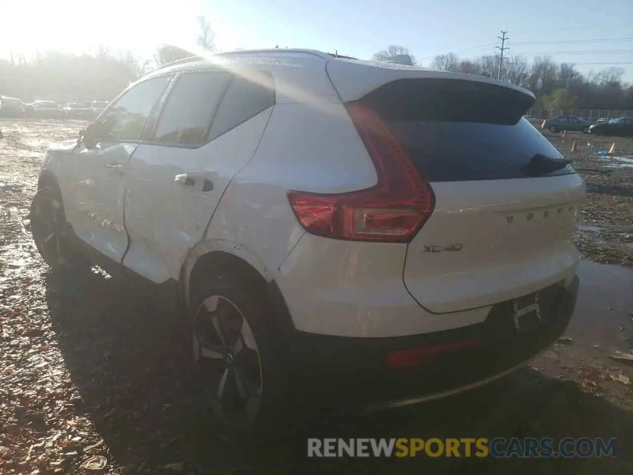 3 Photograph of a damaged car YV4162UK3L2263261 VOLVO XC40 2020