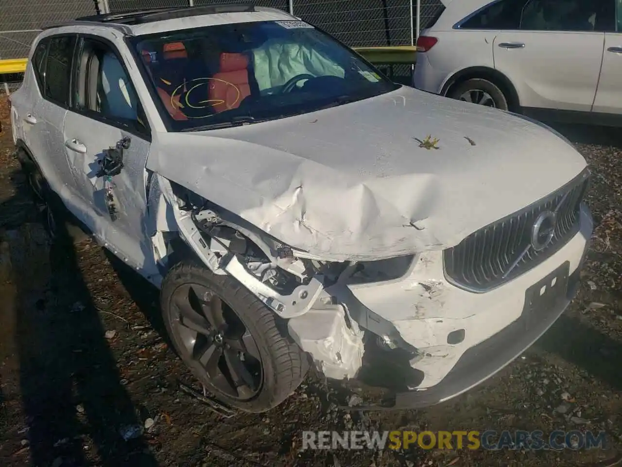 9 Photograph of a damaged car YV4162UK3L2263261 VOLVO XC40 2020