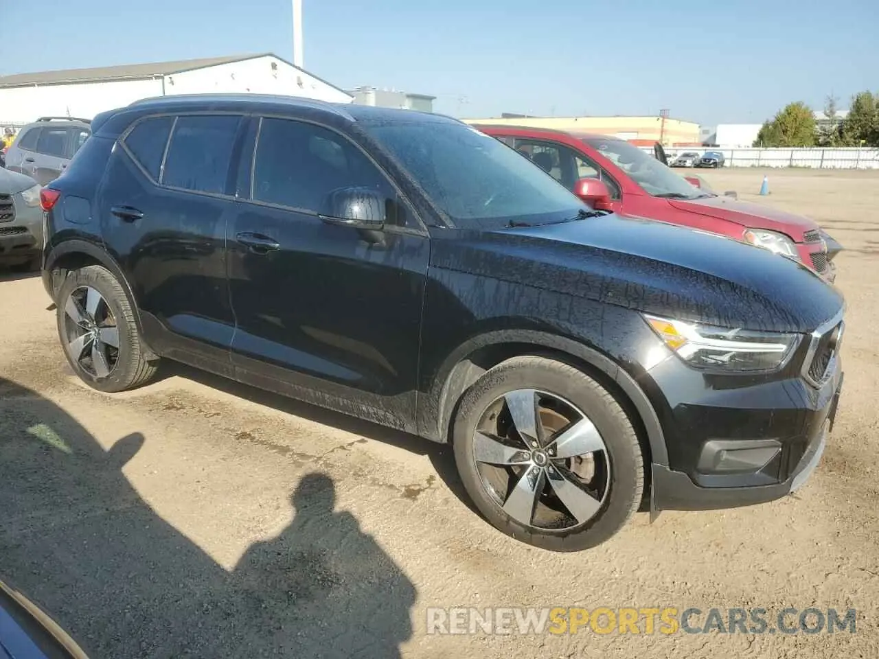 4 Photograph of a damaged car YV4162UK3L2340047 VOLVO XC40 2020
