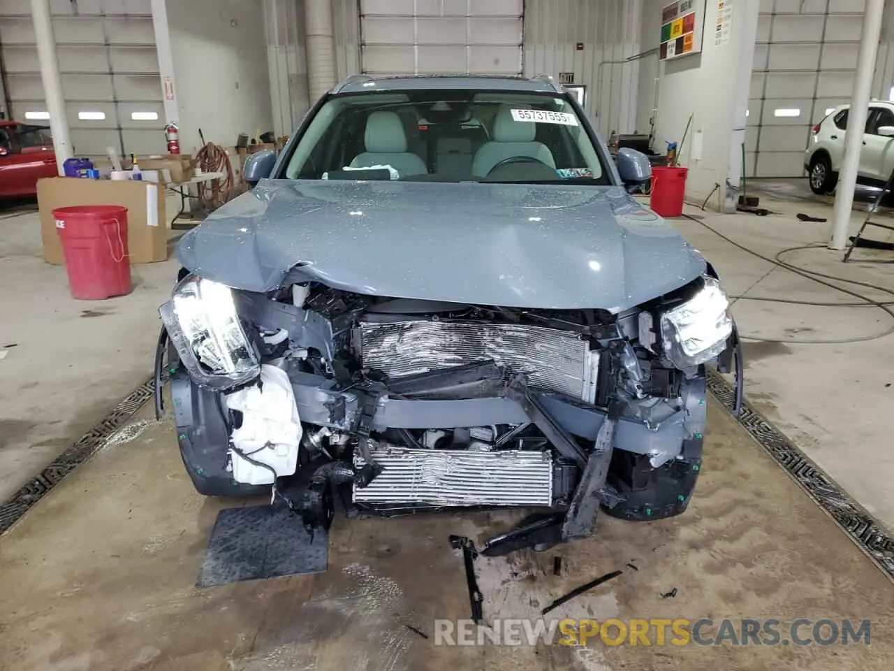5 Photograph of a damaged car YV4162UK4L2200587 VOLVO XC40 2020