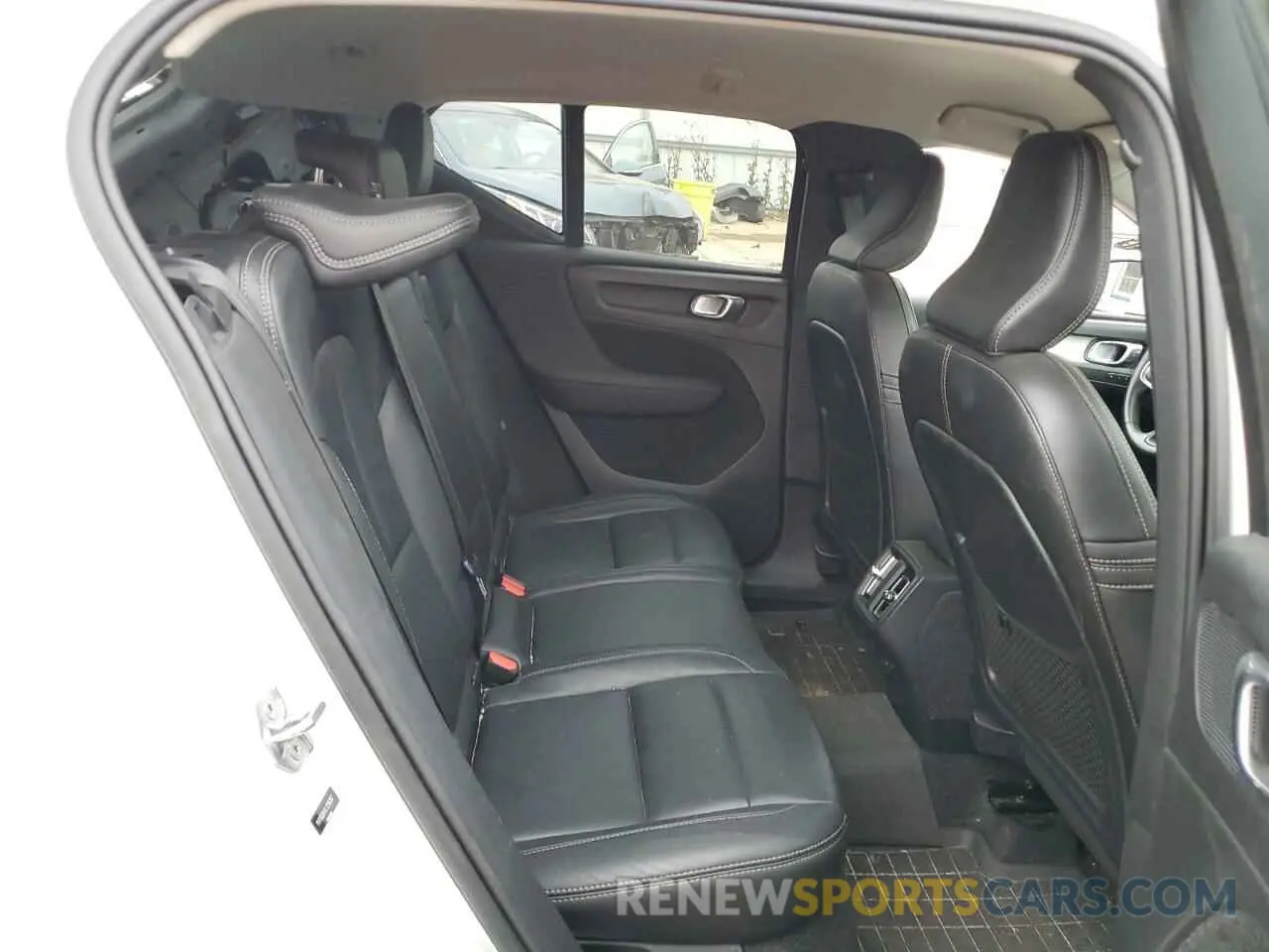 11 Photograph of a damaged car YV4162UK4L2296267 VOLVO XC40 2020