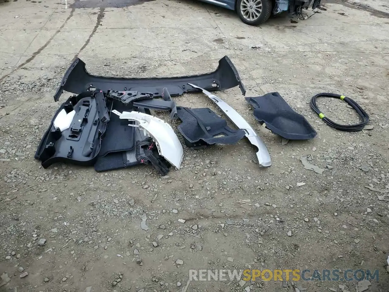 13 Photograph of a damaged car YV4162UK4L2296267 VOLVO XC40 2020
