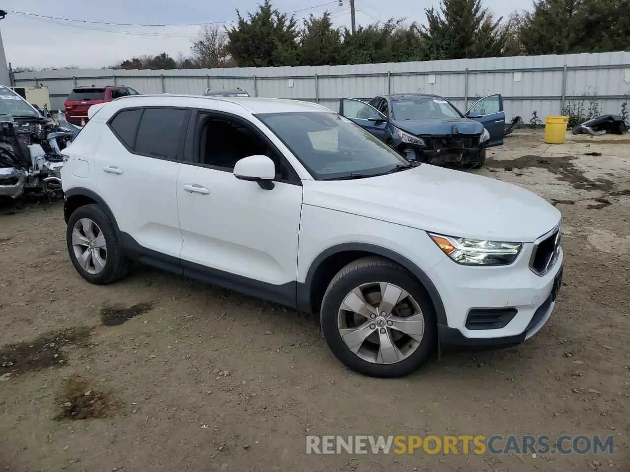 4 Photograph of a damaged car YV4162UK4L2296267 VOLVO XC40 2020