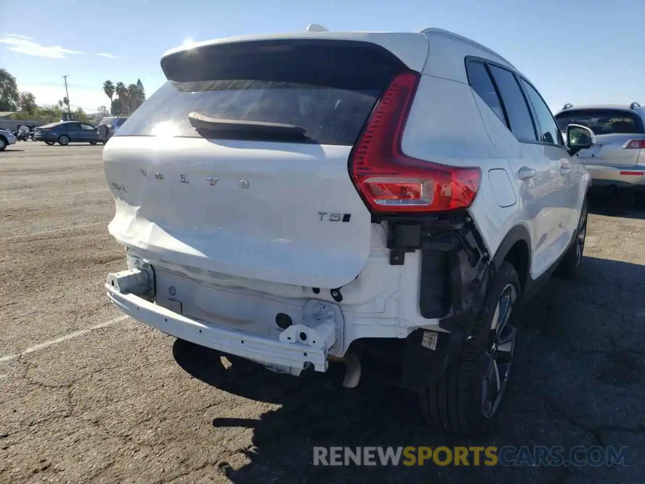 4 Photograph of a damaged car YV4162UK4L2297905 VOLVO XC40 2020