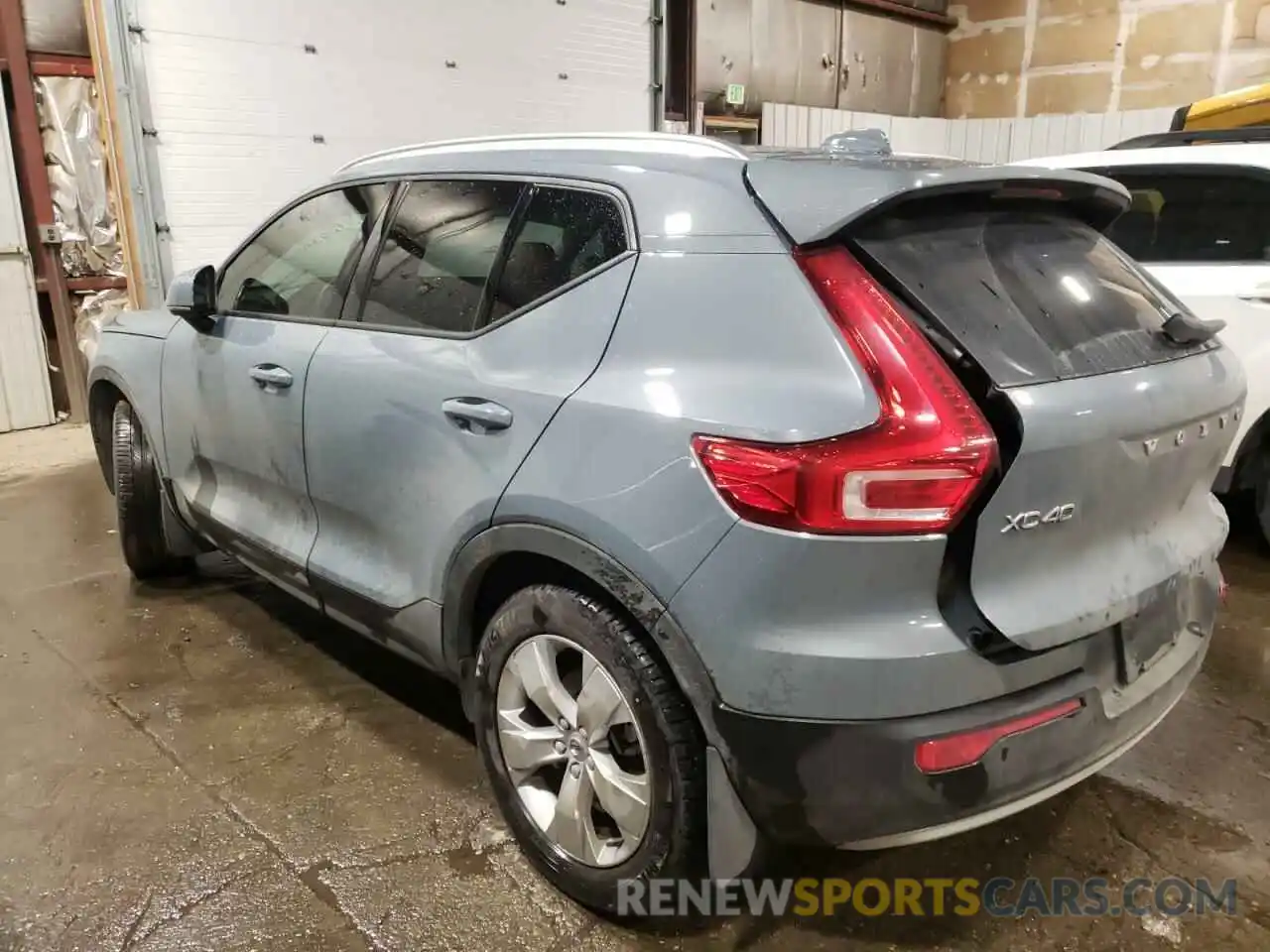 2 Photograph of a damaged car YV4162UK4L2310068 VOLVO XC40 2020