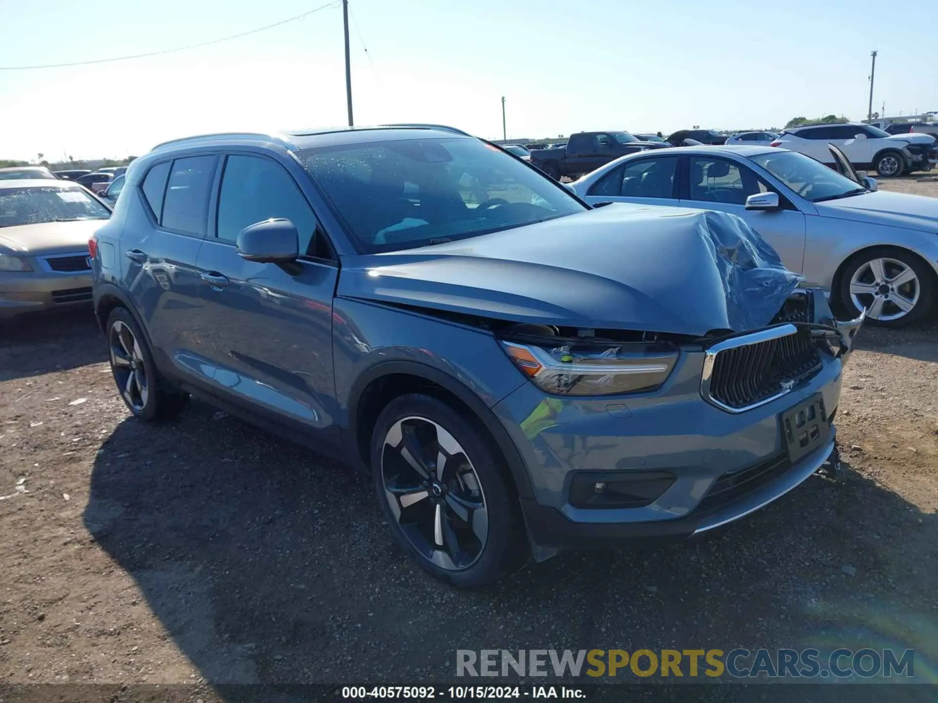1 Photograph of a damaged car YV4162UK4L2315335 VOLVO XC40 2020