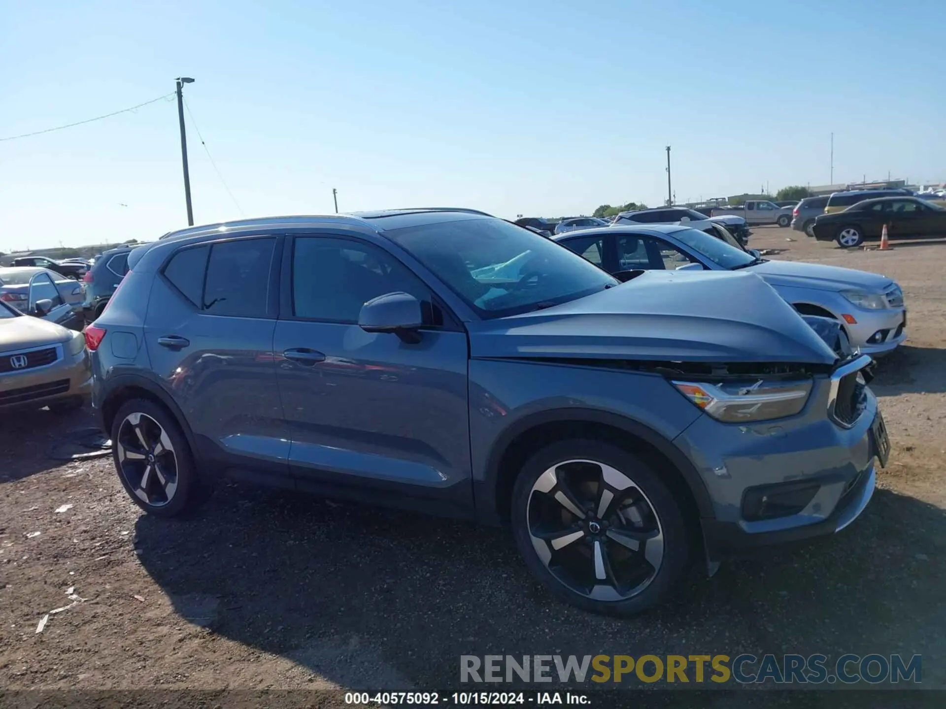 13 Photograph of a damaged car YV4162UK4L2315335 VOLVO XC40 2020