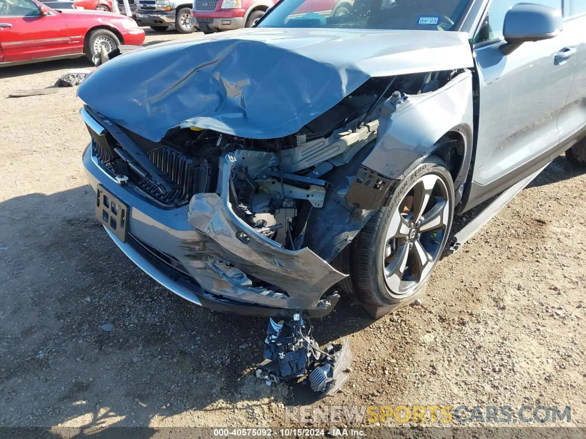6 Photograph of a damaged car YV4162UK4L2315335 VOLVO XC40 2020