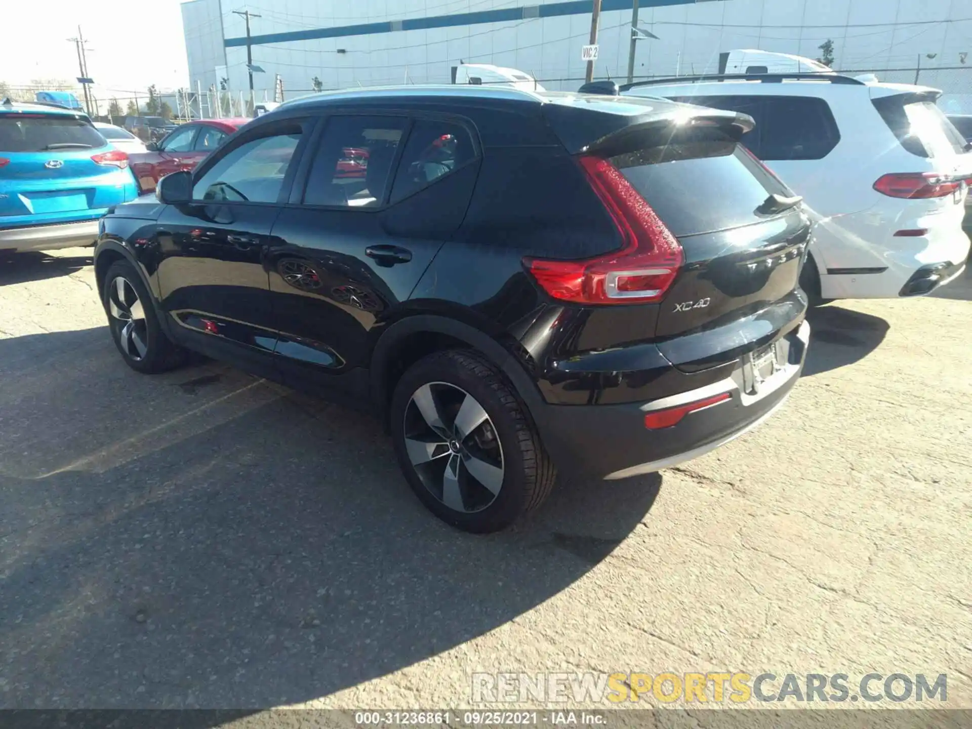 3 Photograph of a damaged car YV4162UK5L2231735 VOLVO XC40 2020