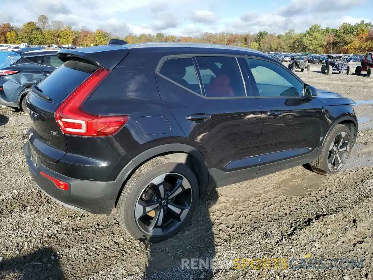 3 Photograph of a damaged car YV4162UK5L2270633 VOLVO XC40 2020