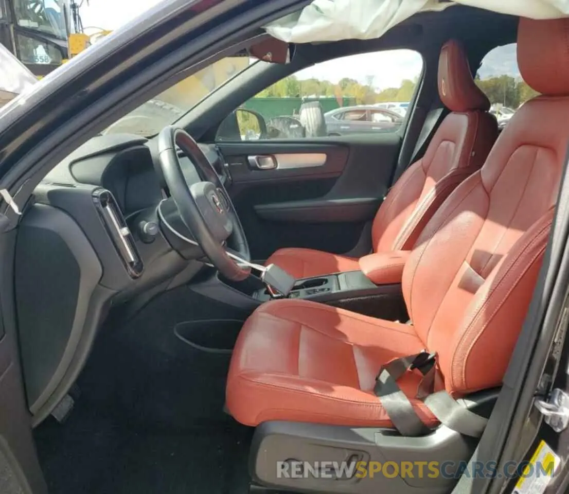 7 Photograph of a damaged car YV4162UK5L2270633 VOLVO XC40 2020