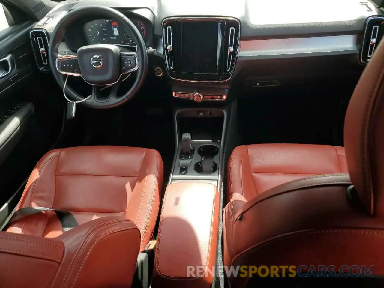 8 Photograph of a damaged car YV4162UK5L2270633 VOLVO XC40 2020