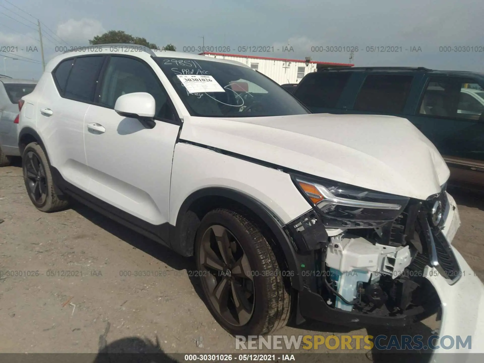 1 Photograph of a damaged car YV4162UK5L2341717 VOLVO XC40 2020