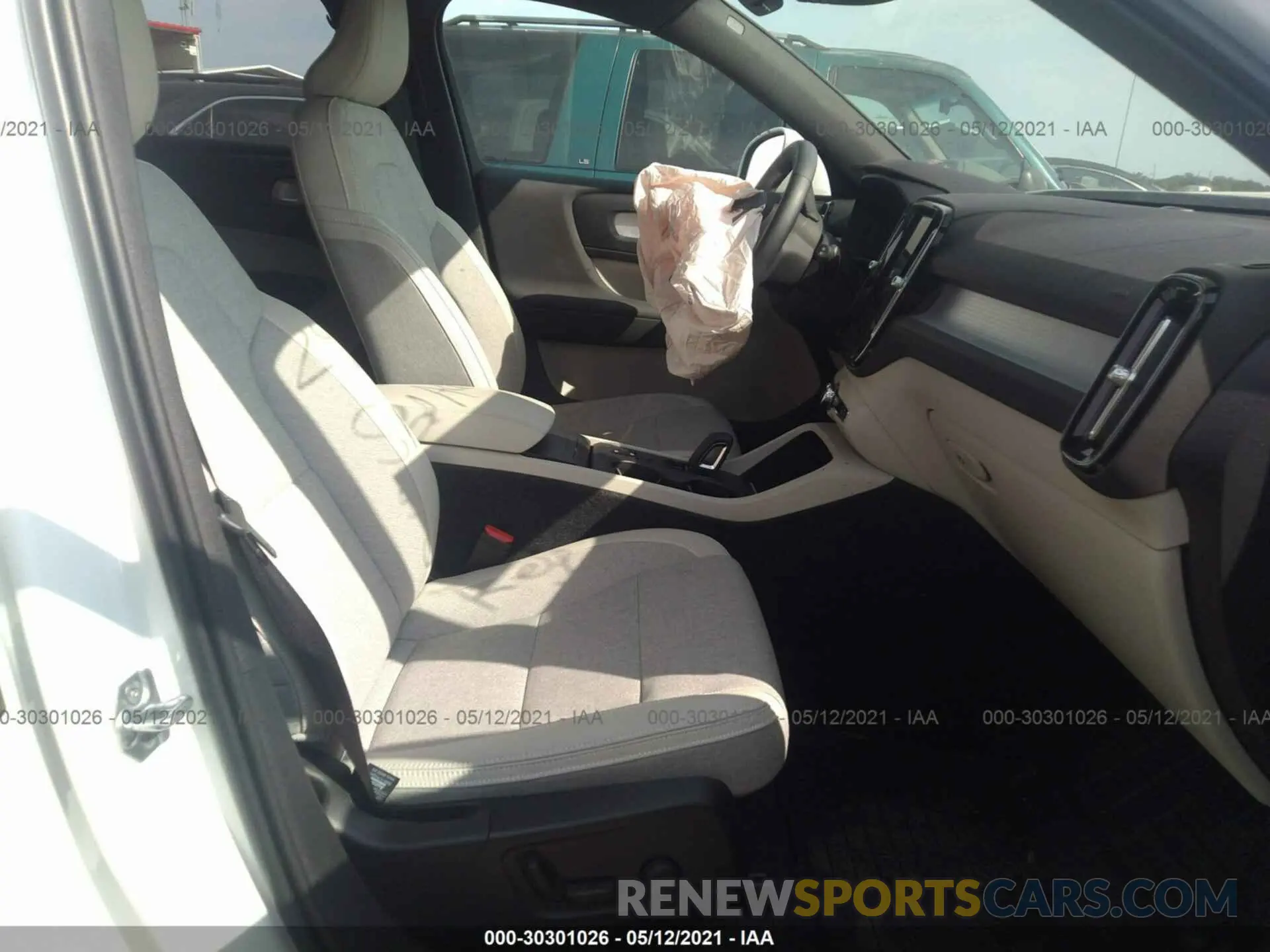 5 Photograph of a damaged car YV4162UK5L2341717 VOLVO XC40 2020