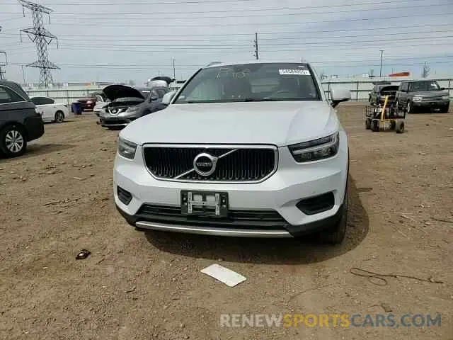 13 Photograph of a damaged car YV4162UK5L2345833 VOLVO XC40 2020
