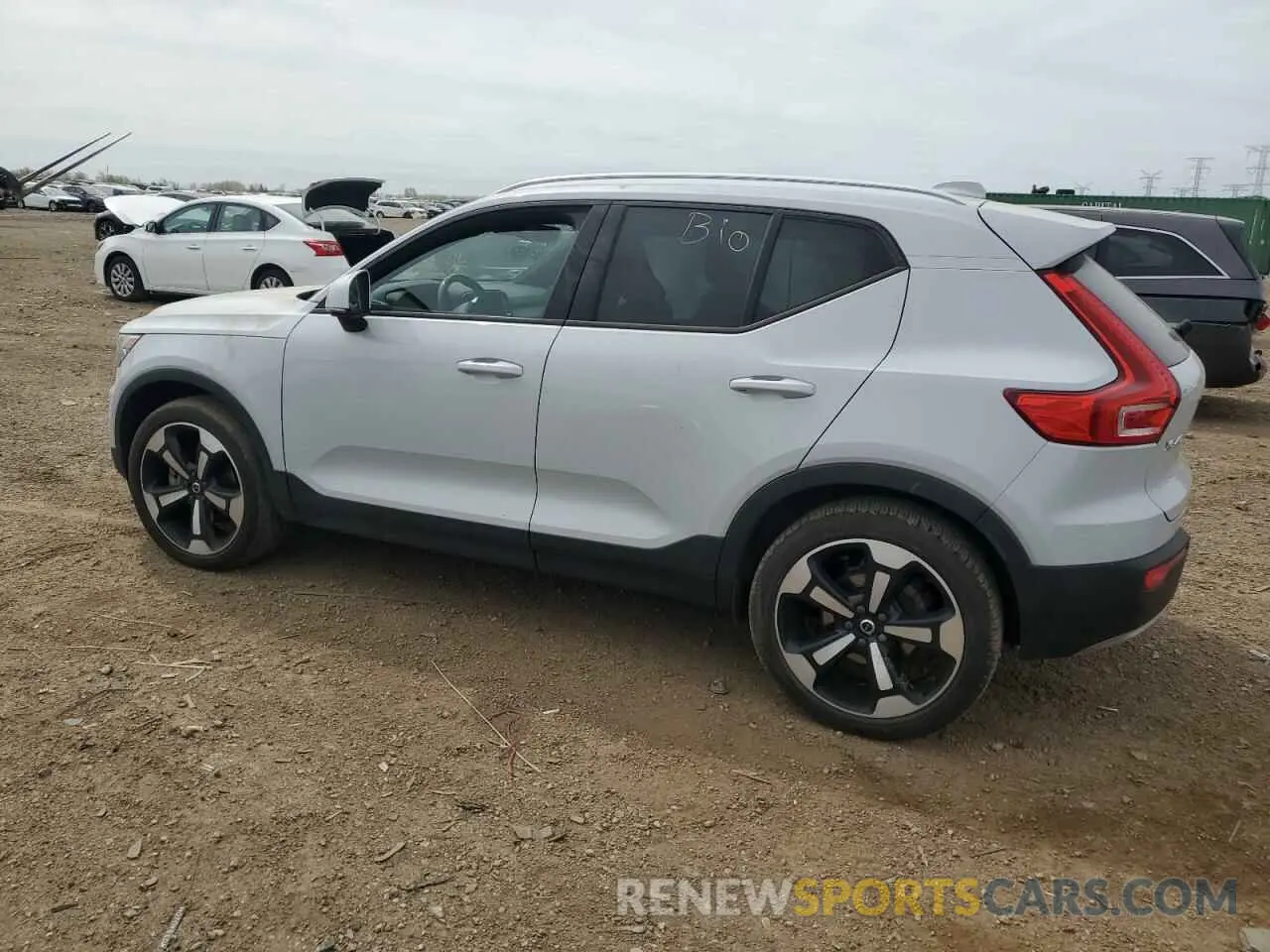 2 Photograph of a damaged car YV4162UK5L2345833 VOLVO XC40 2020