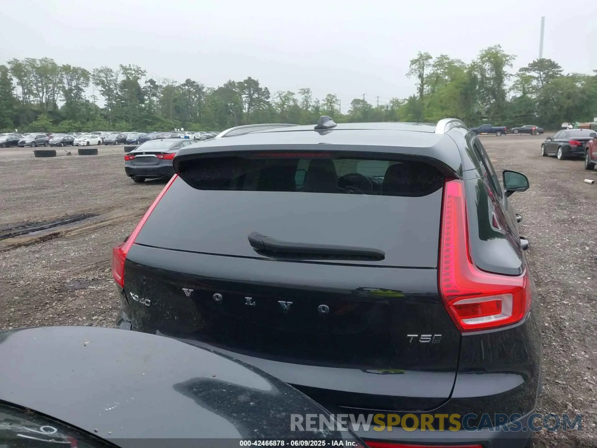 16 Photograph of a damaged car YV4162UK6L2254022 VOLVO XC40 2020