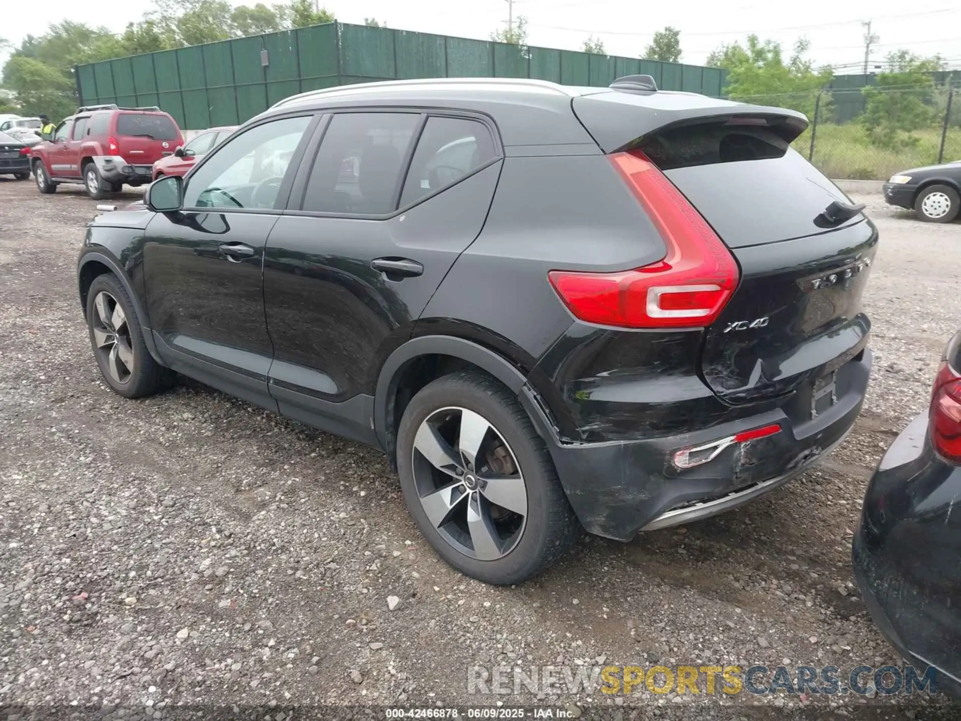3 Photograph of a damaged car YV4162UK6L2254022 VOLVO XC40 2020