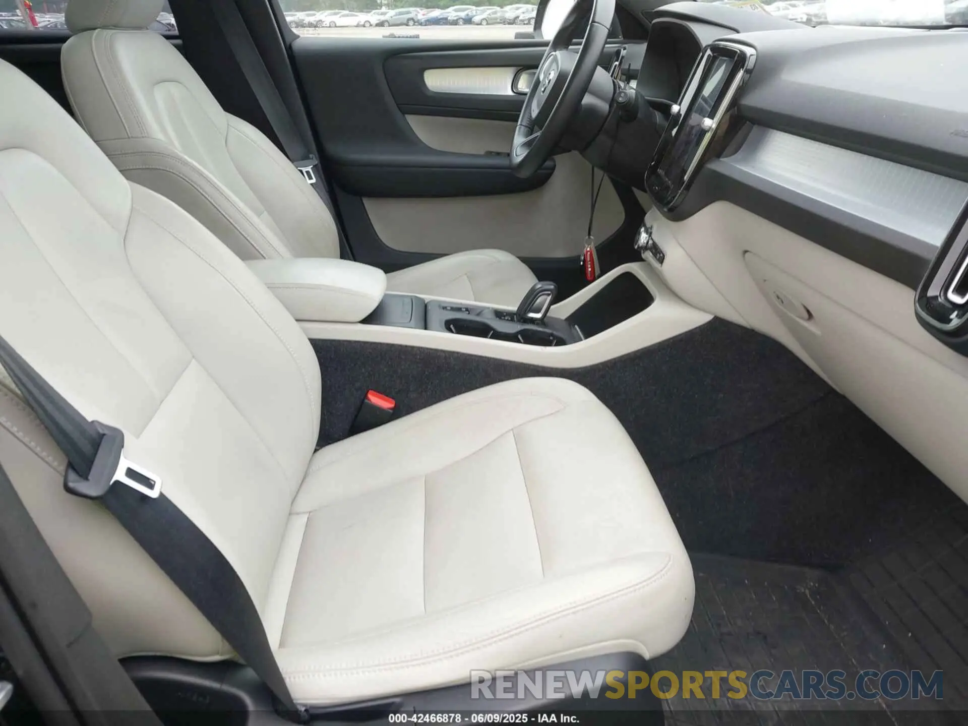 5 Photograph of a damaged car YV4162UK6L2254022 VOLVO XC40 2020
