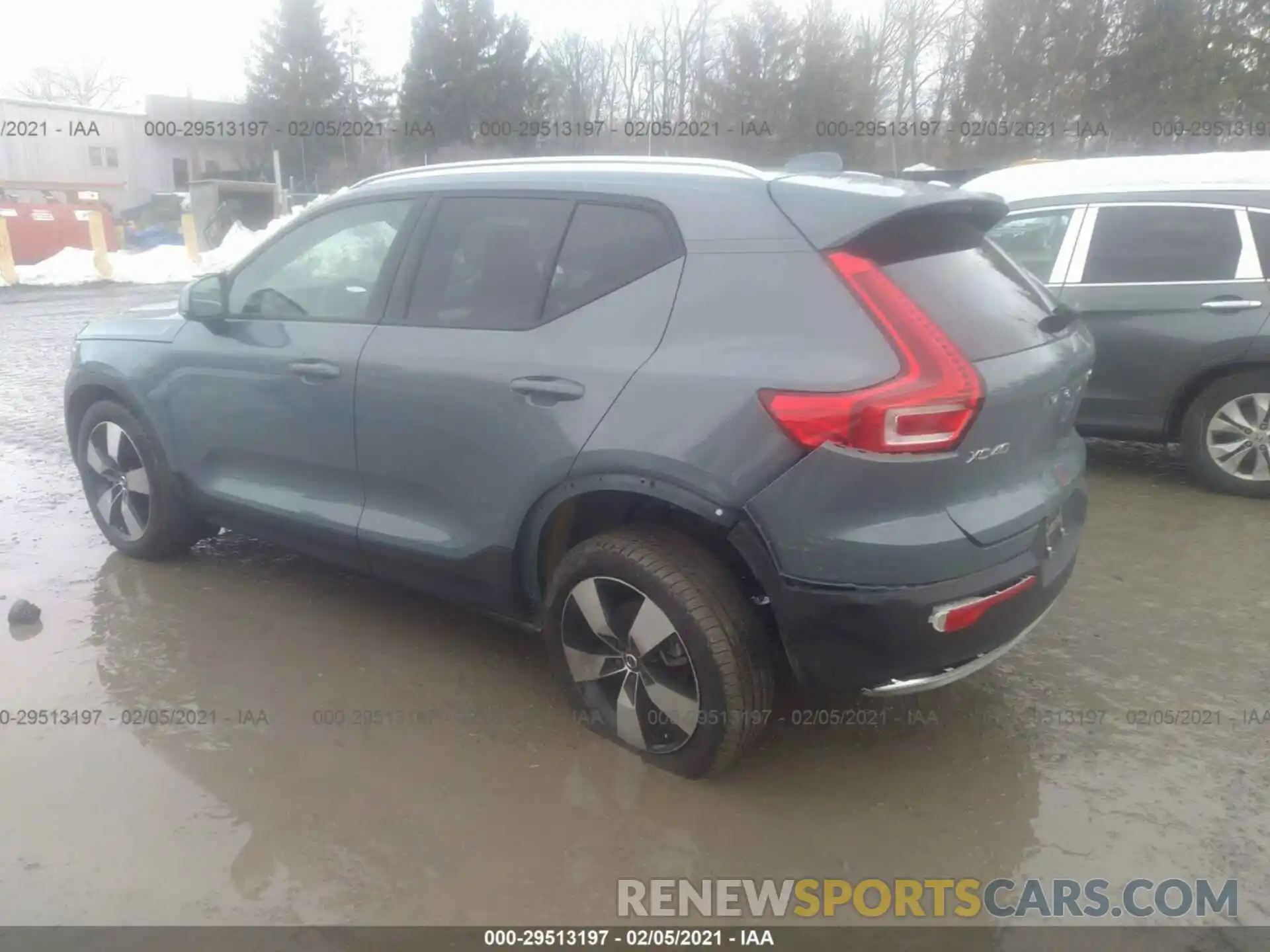 3 Photograph of a damaged car YV4162UK6L2266039 VOLVO XC40 2020