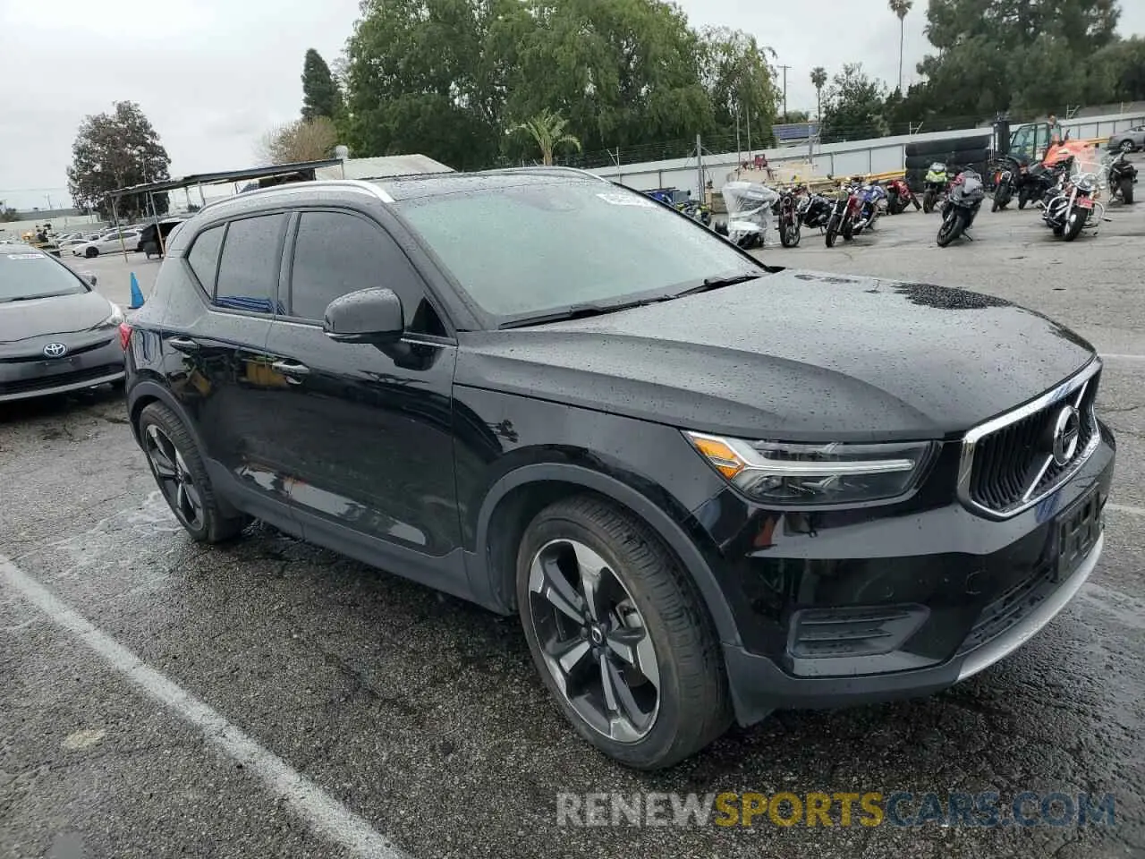4 Photograph of a damaged car YV4162UK6L2275372 VOLVO XC40 2020
