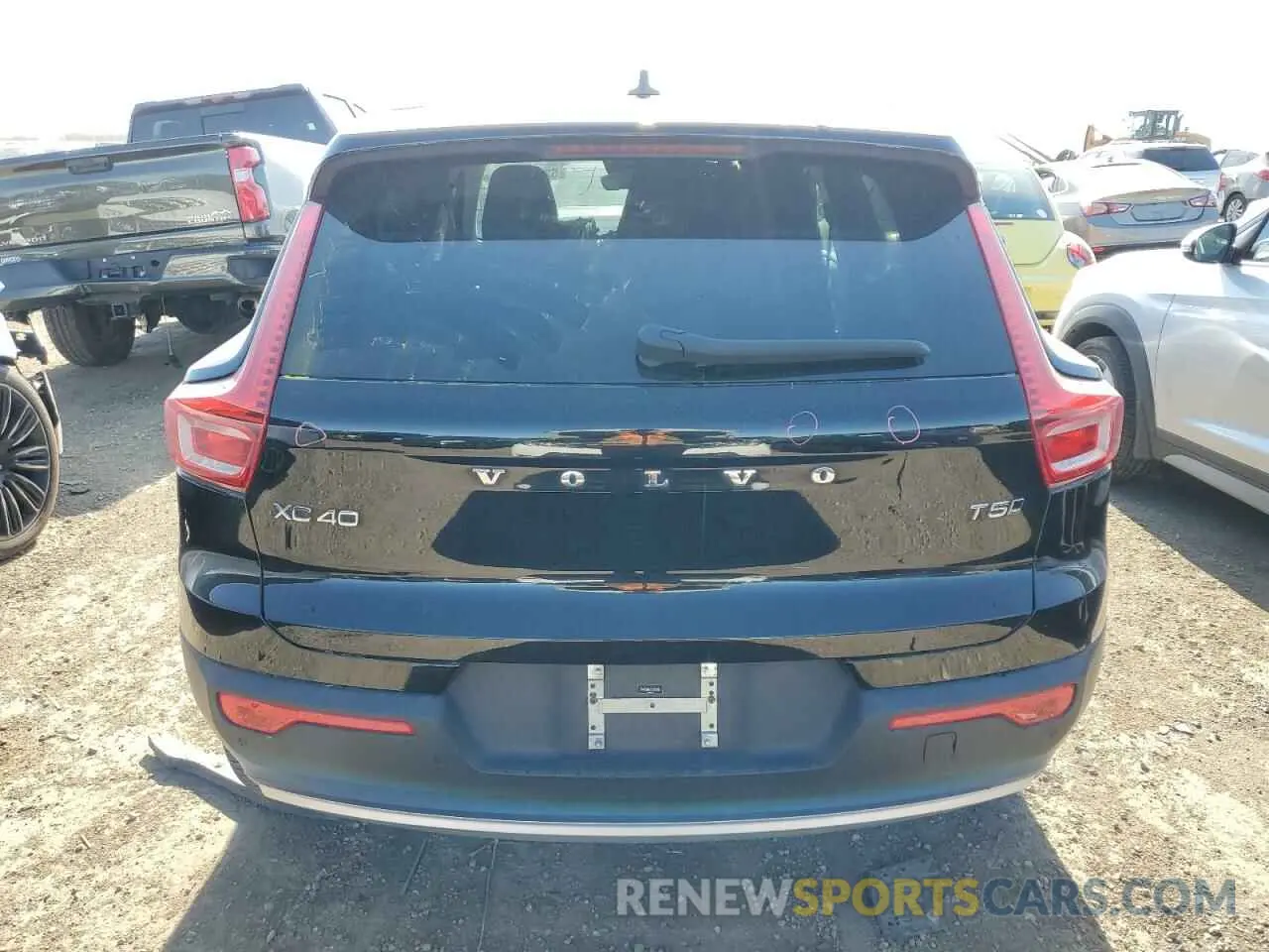 6 Photograph of a damaged car YV4162UK7L2287983 VOLVO XC40 2020