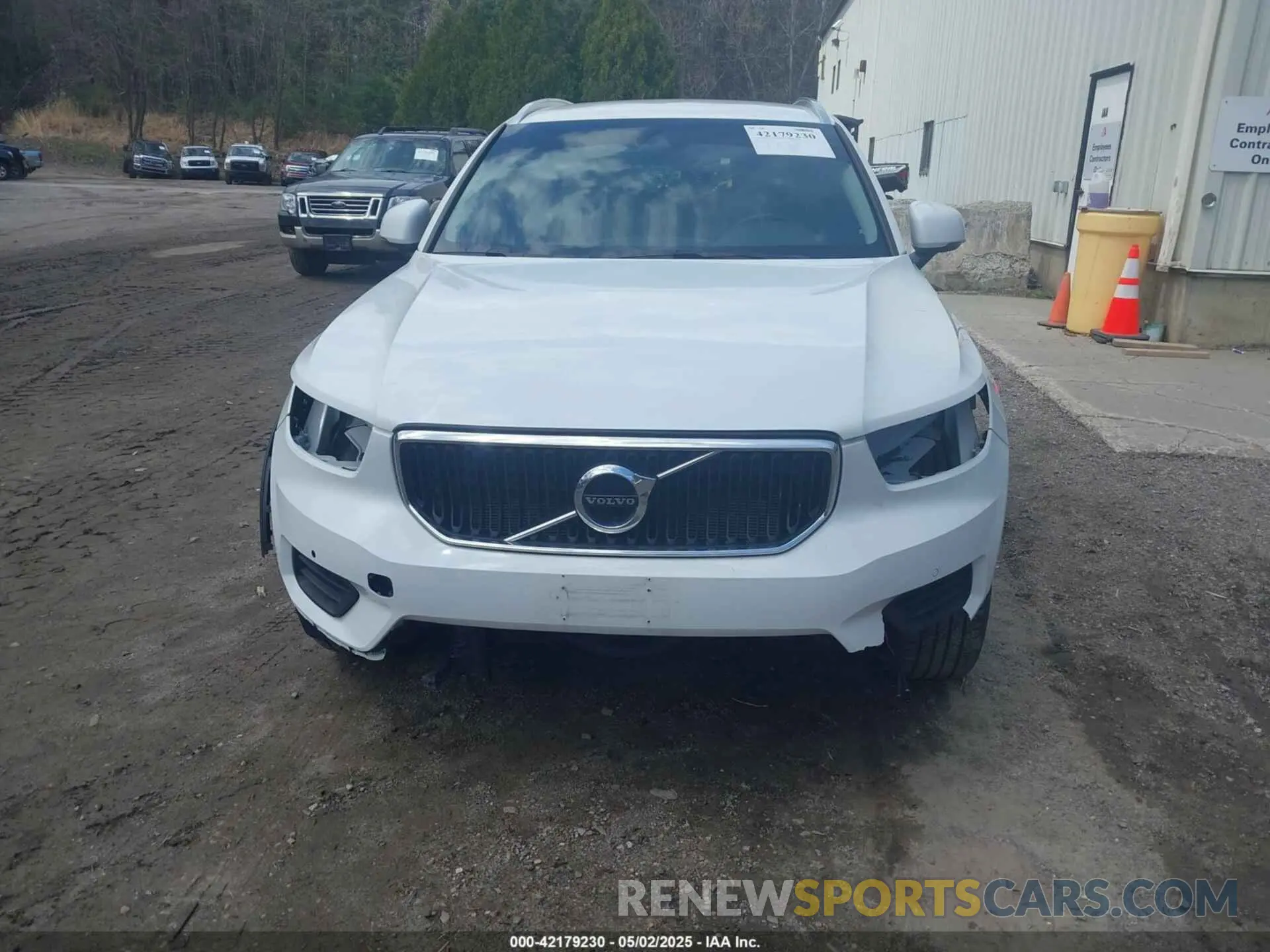 13 Photograph of a damaged car YV4162UK7L2336776 VOLVO XC40 2020