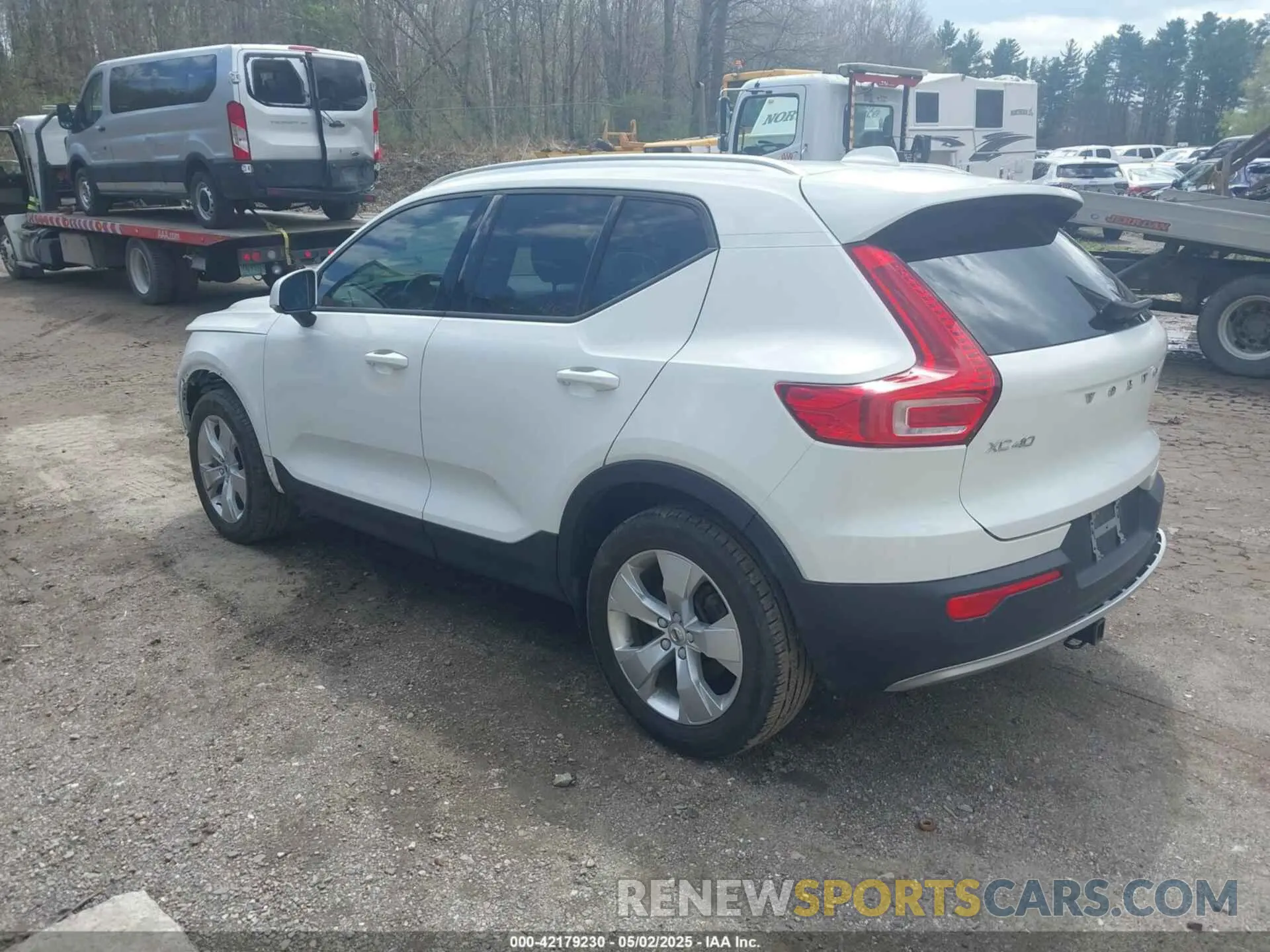 3 Photograph of a damaged car YV4162UK7L2336776 VOLVO XC40 2020