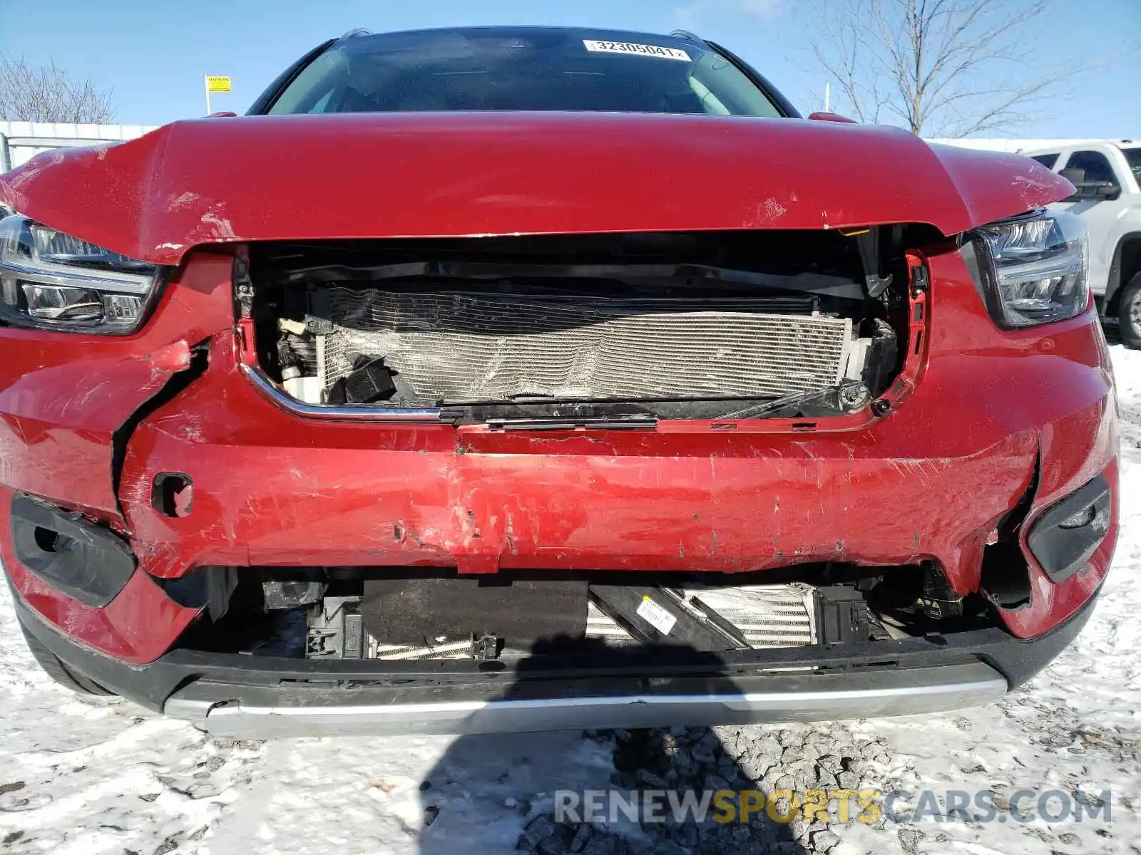 9 Photograph of a damaged car YV4162UK8L2237464 VOLVO XC40 2020