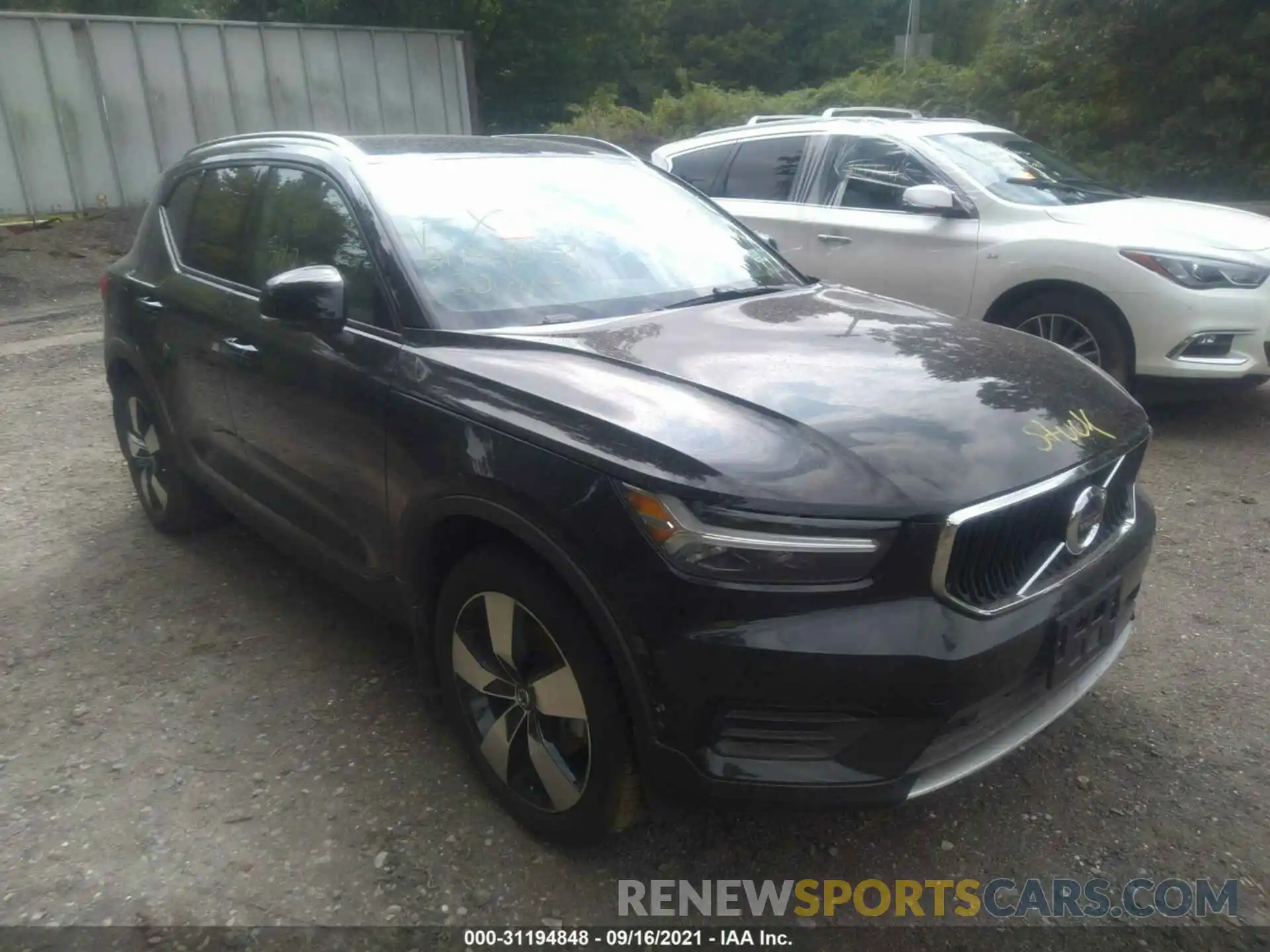 1 Photograph of a damaged car YV4162UK8L2247816 VOLVO XC40 2020