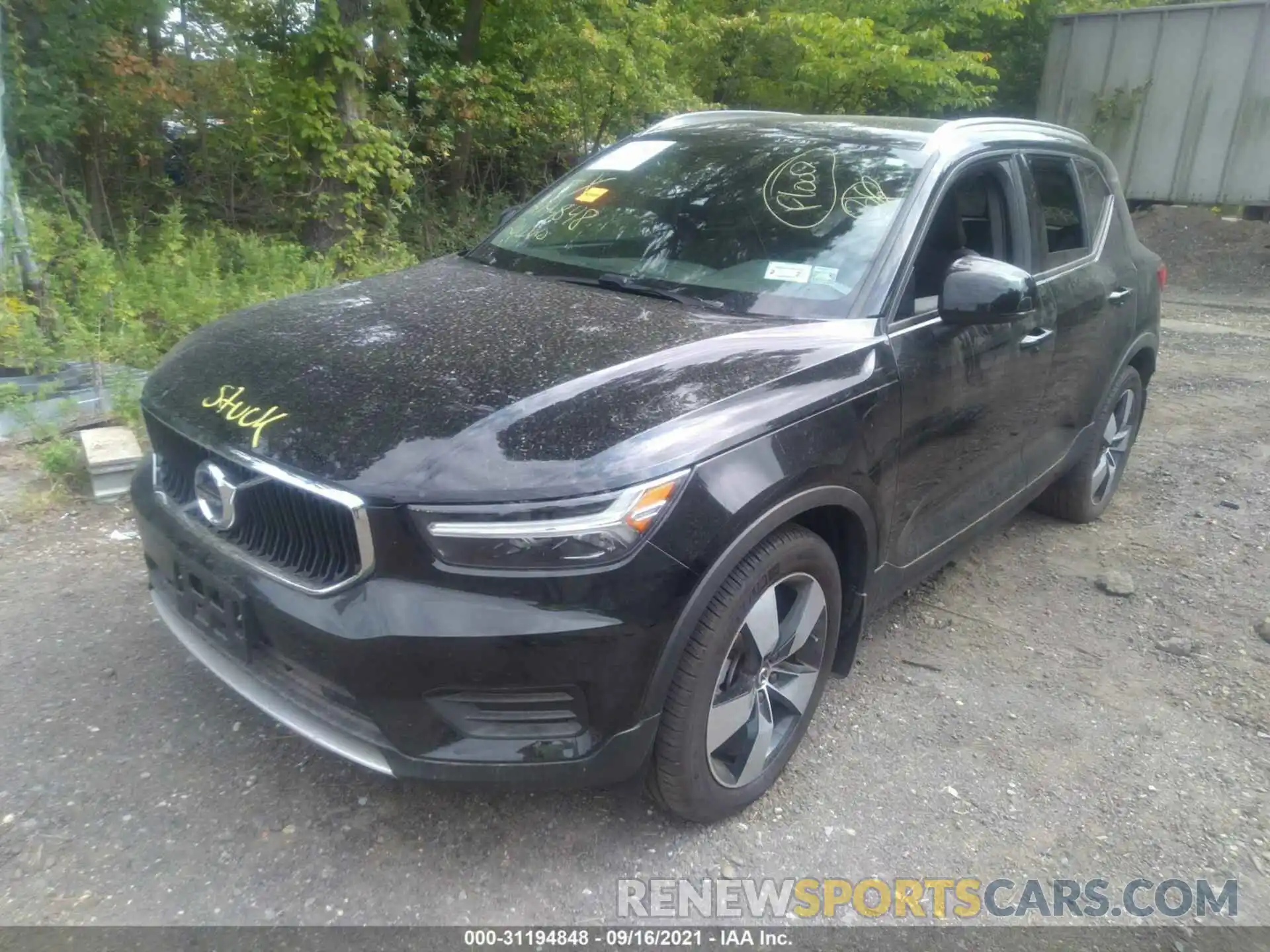 2 Photograph of a damaged car YV4162UK8L2247816 VOLVO XC40 2020