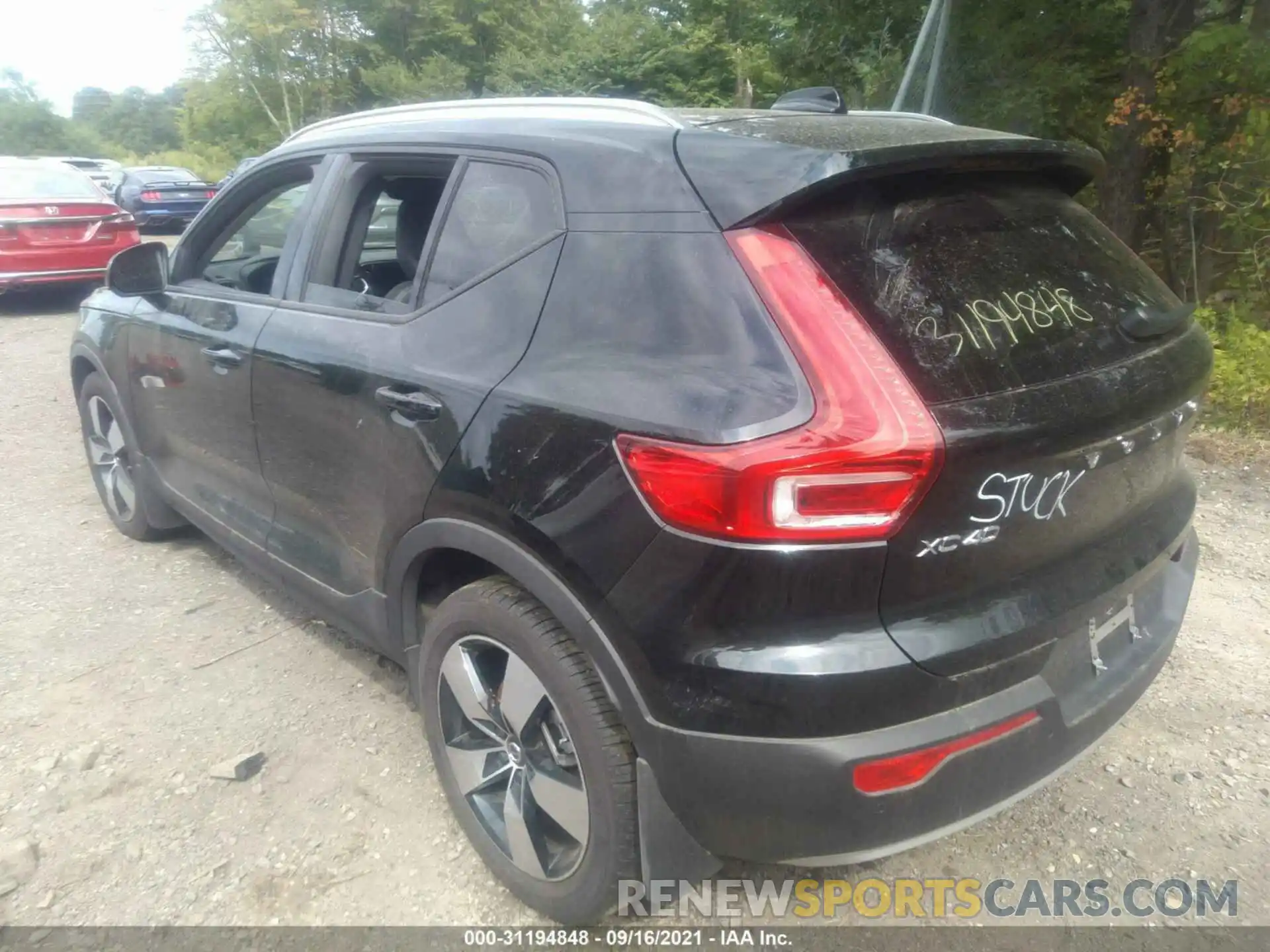 3 Photograph of a damaged car YV4162UK8L2247816 VOLVO XC40 2020