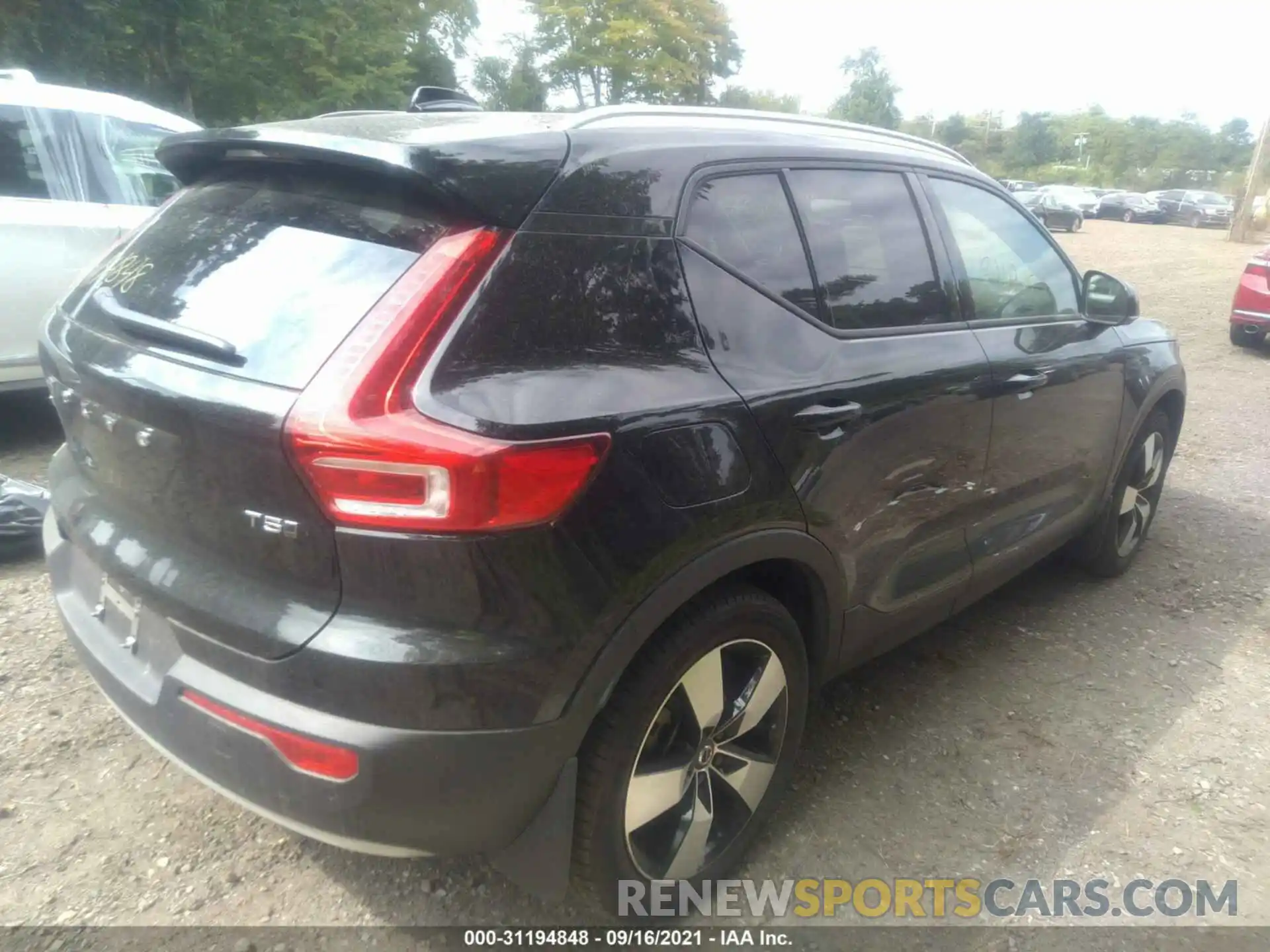 4 Photograph of a damaged car YV4162UK8L2247816 VOLVO XC40 2020