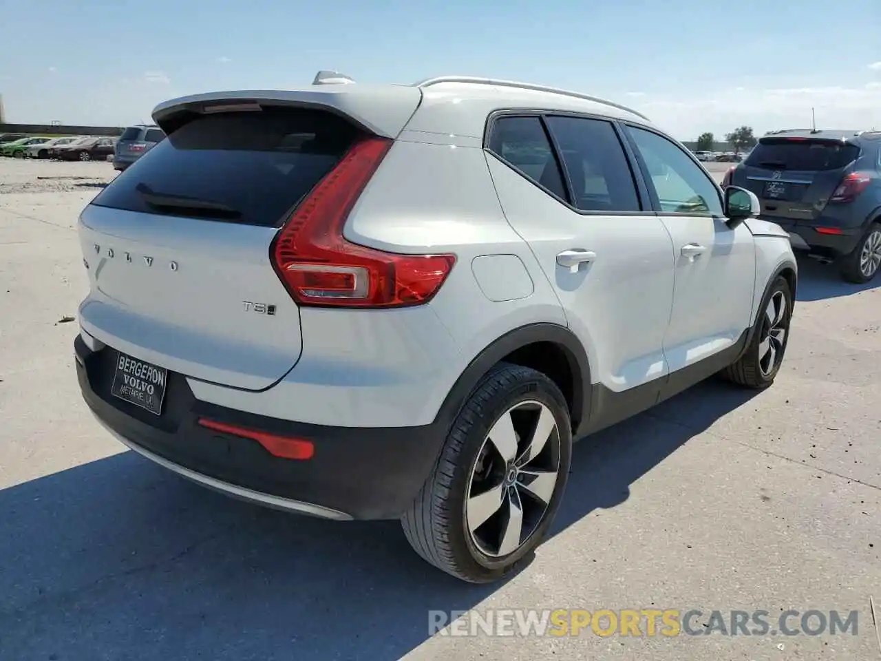 4 Photograph of a damaged car YV4162UK8L2304029 VOLVO XC40 2020