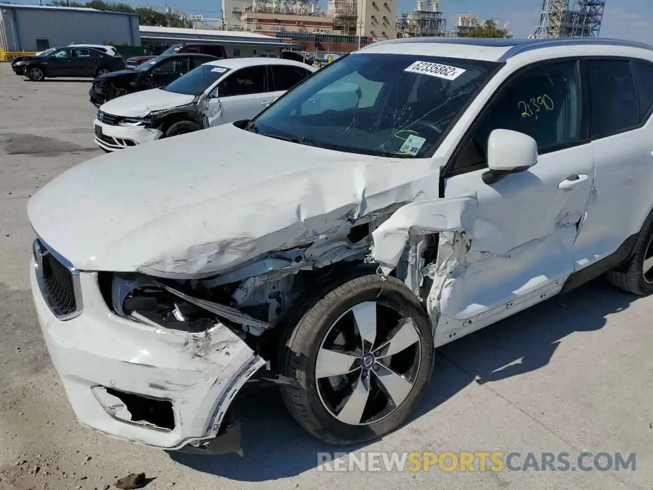 9 Photograph of a damaged car YV4162UK8L2304029 VOLVO XC40 2020