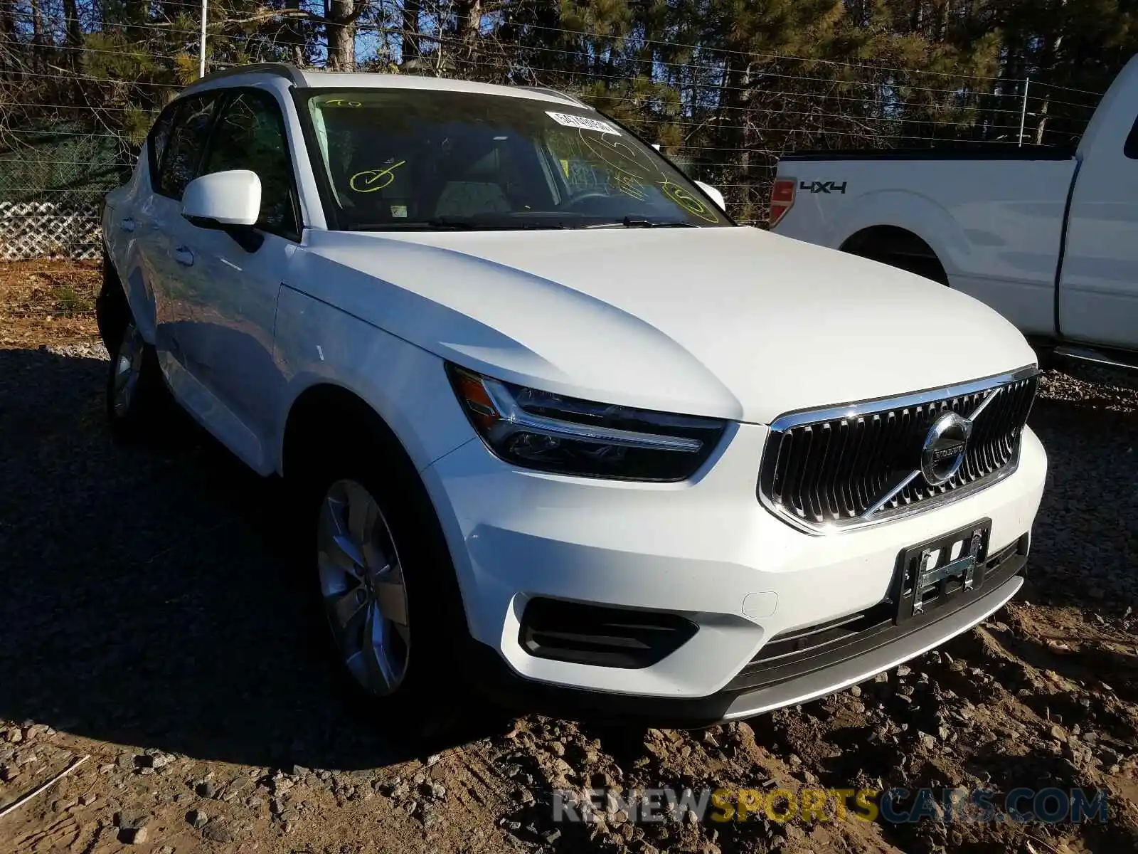 1 Photograph of a damaged car YV4162UK9L2232533 VOLVO XC40 2020