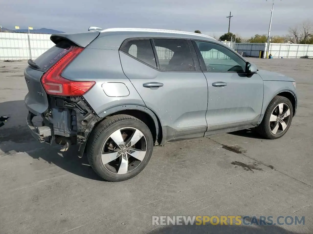 3 Photograph of a damaged car YV4162UK9L2325066 VOLVO XC40 2020