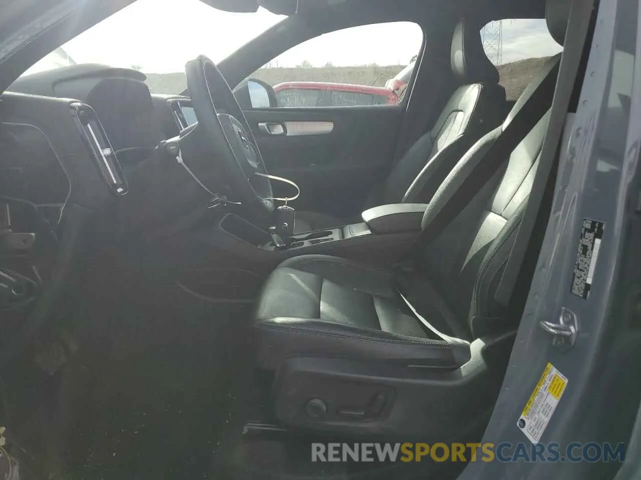 7 Photograph of a damaged car YV4162UK9L2325066 VOLVO XC40 2020