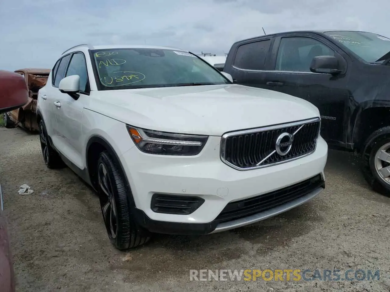 4 Photograph of a damaged car YV4162UK9L2330610 VOLVO XC40 2020