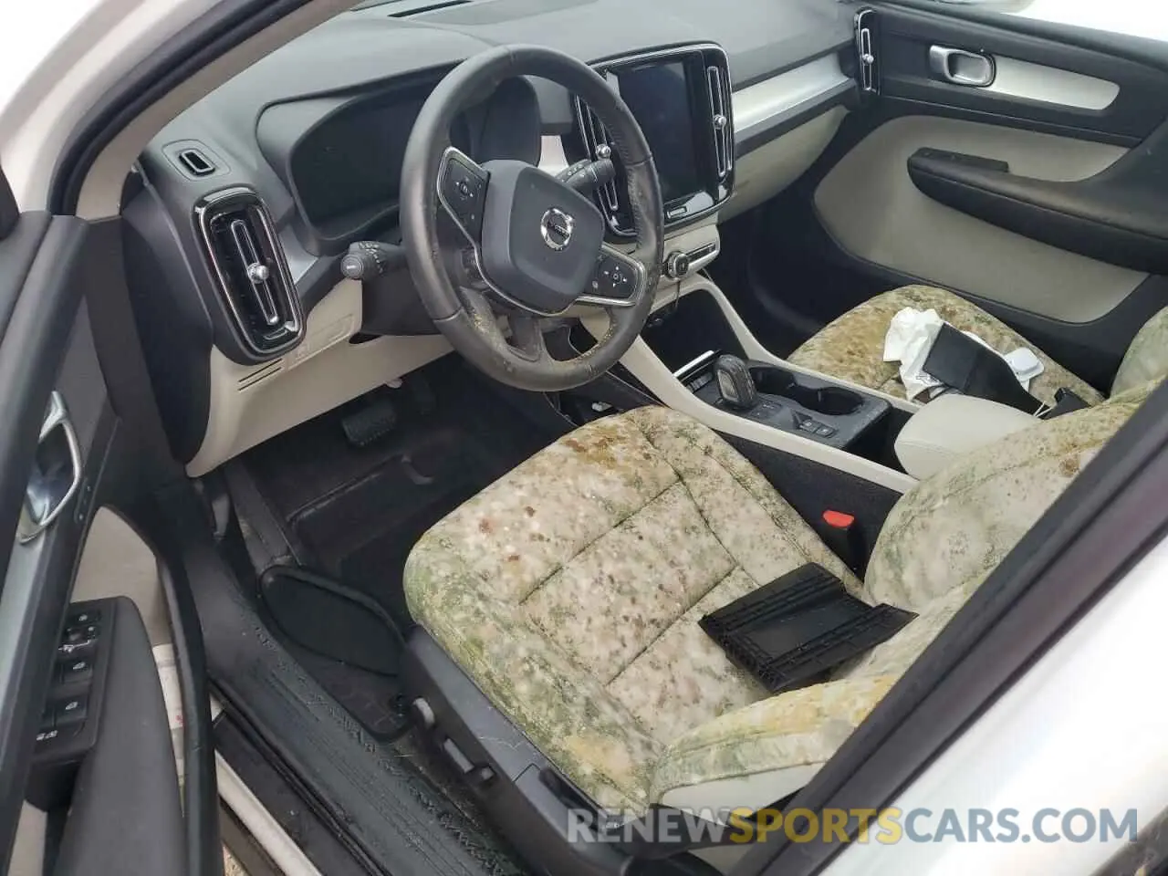 8 Photograph of a damaged car YV4162UK9L2330610 VOLVO XC40 2020