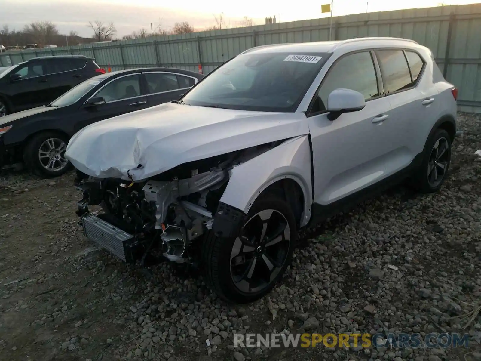 2 Photograph of a damaged car YV4162UK9L2335063 VOLVO XC40 2020