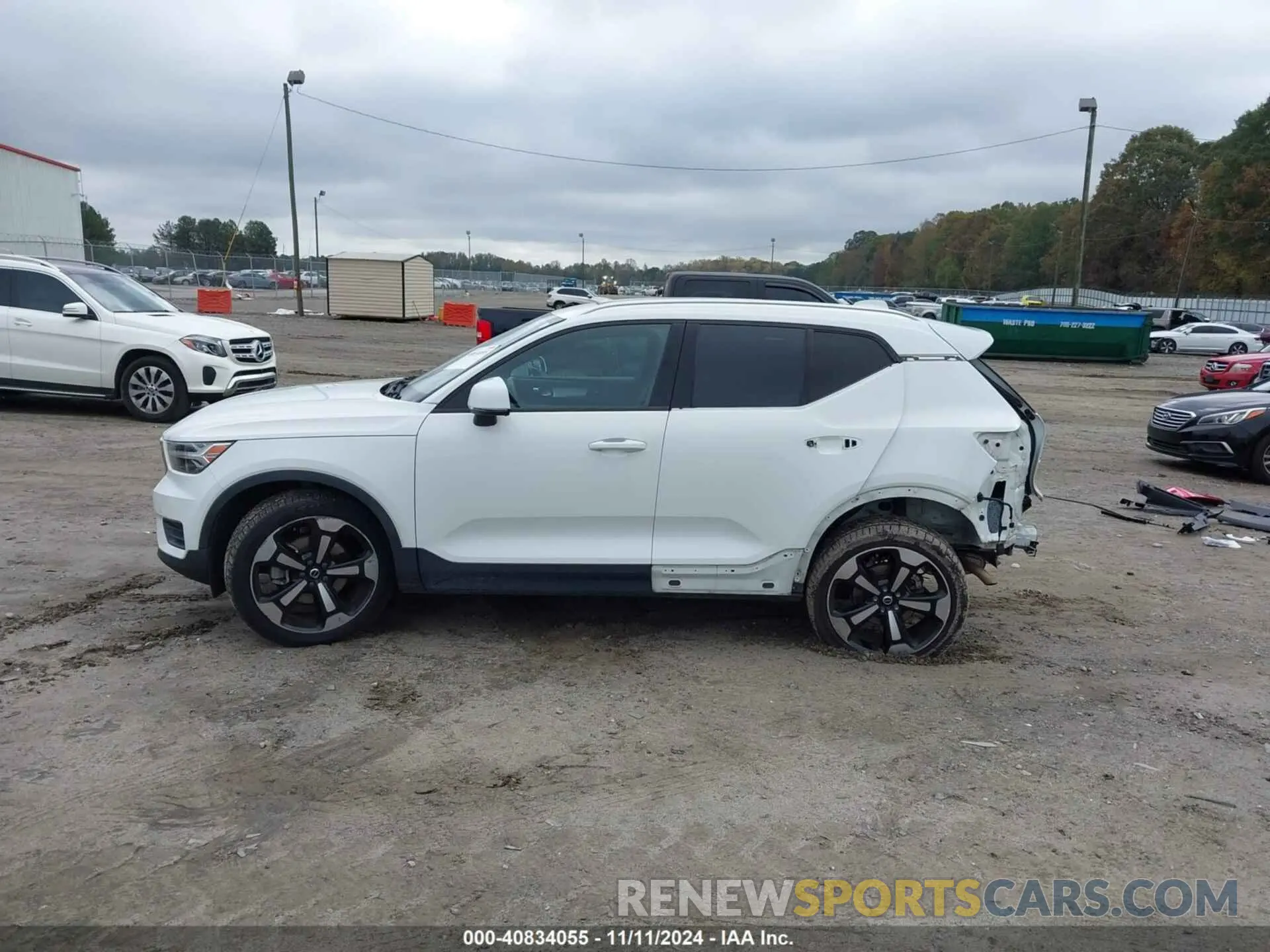 15 Photograph of a damaged car YV4162UK9L2343082 VOLVO XC40 2020